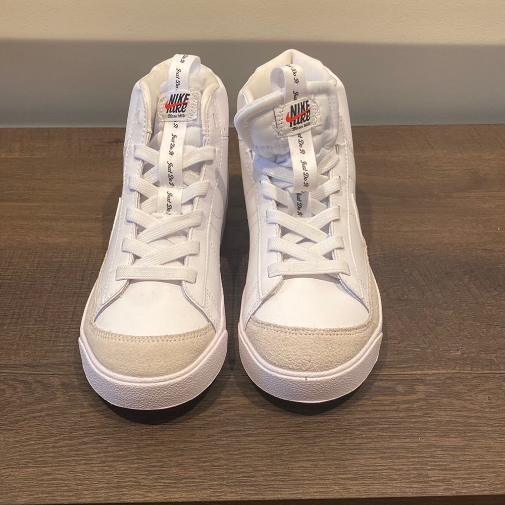 Nvr worn Nike Blazers. Youth sz3